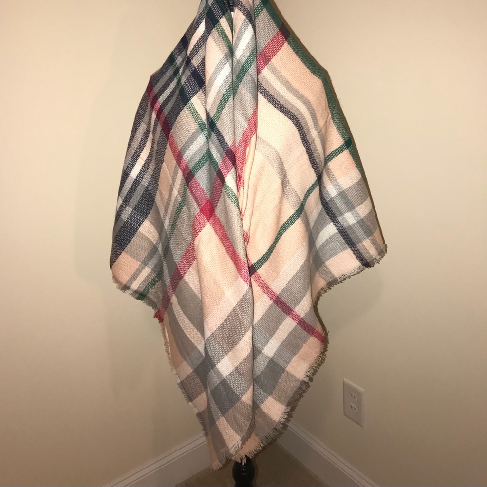 Oversized women’s Classic Plaid Blanket Scarf - Picture 5 of 7